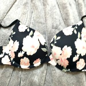 32 C Victoria's secret Pink ladies bra